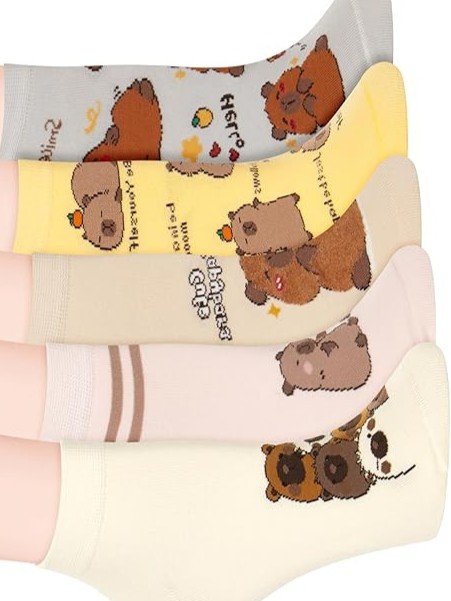 Calcetines cortos con diseños únicos de capibaras