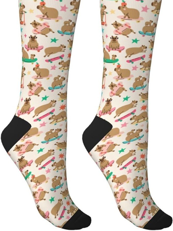 Geniales Calcetines Largos de Capibaras en Patineta
